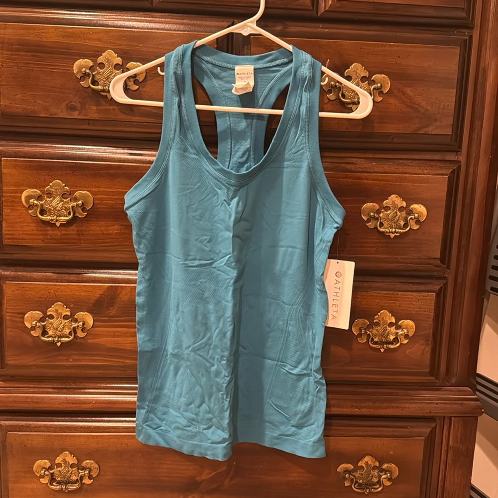 Momentum seamless tank